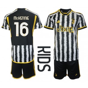 Lacne Dětský Futbalové dres Juventus Weston McKennie #16 2023-24 Krátky Rukáv - Domáci (+ trenírky)